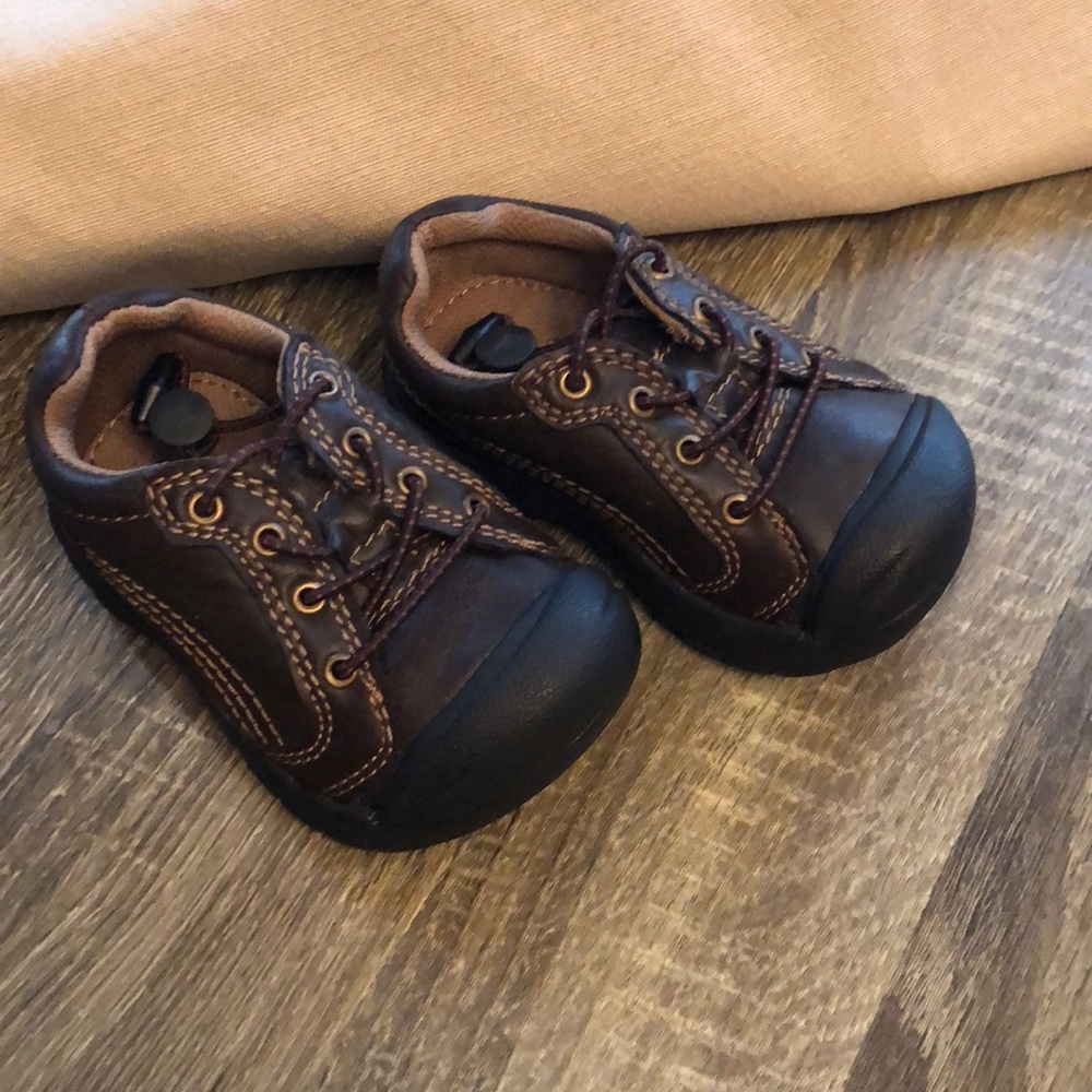 NWOT Boys Jumping Bean Brown Shoes